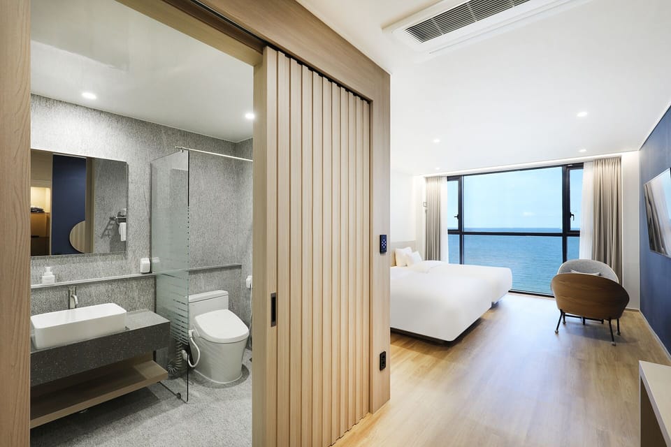 Ocean Twin | Individually decorated, individually furnished, free WiFi, bed sheets