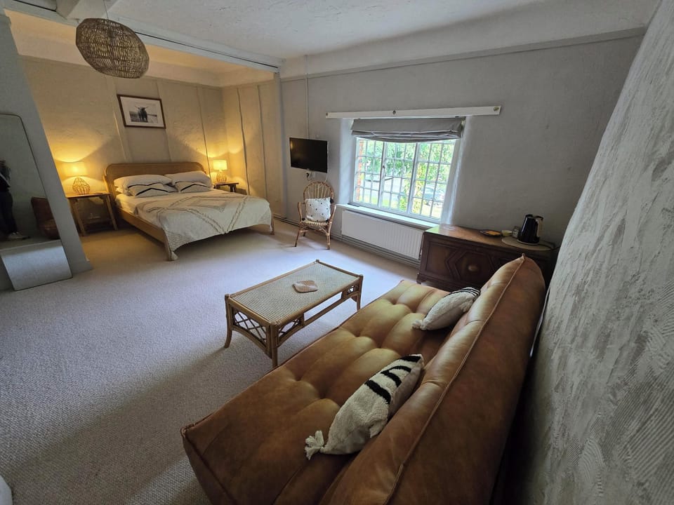 Double Room, Courtyard View | Desk, iron/ironing board