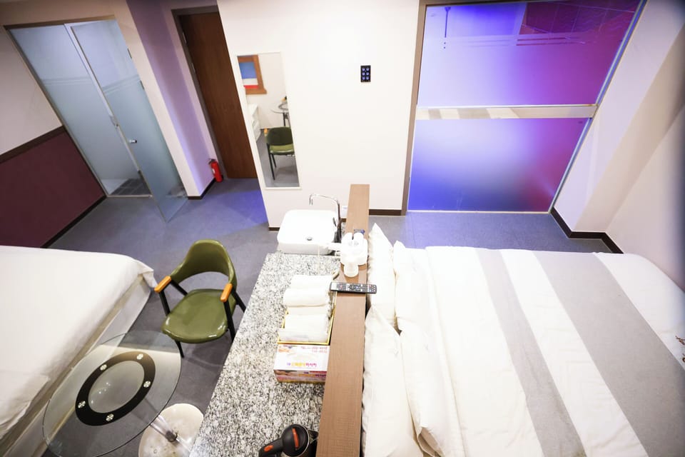 Premier Twin Room | WiFi (free)