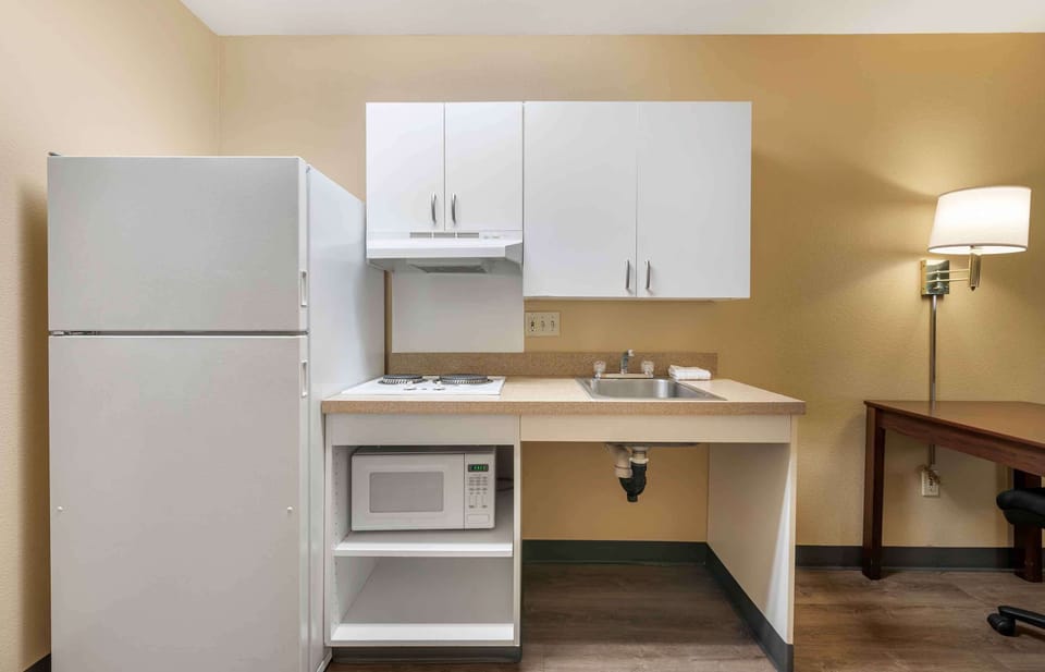 Studio, 1 Queen Bed, Accessible, Non Smoking | Desk, iron/ironing board, free WiFi