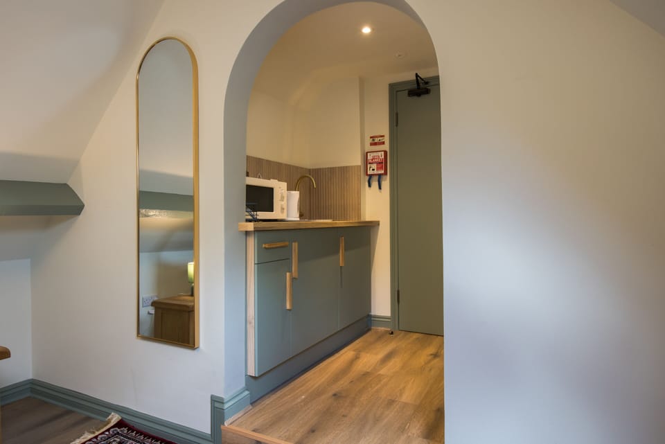Classic Triple Room, Ensuite | Private kitchen