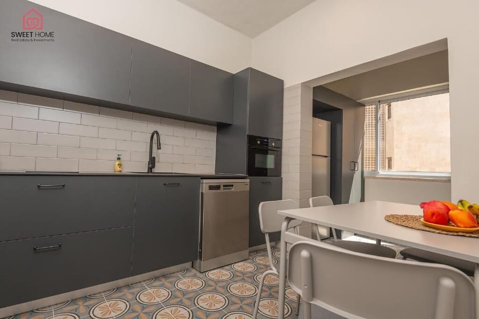 Superior Apartment, Balcony, Sea View | Private kitchen | Highchair