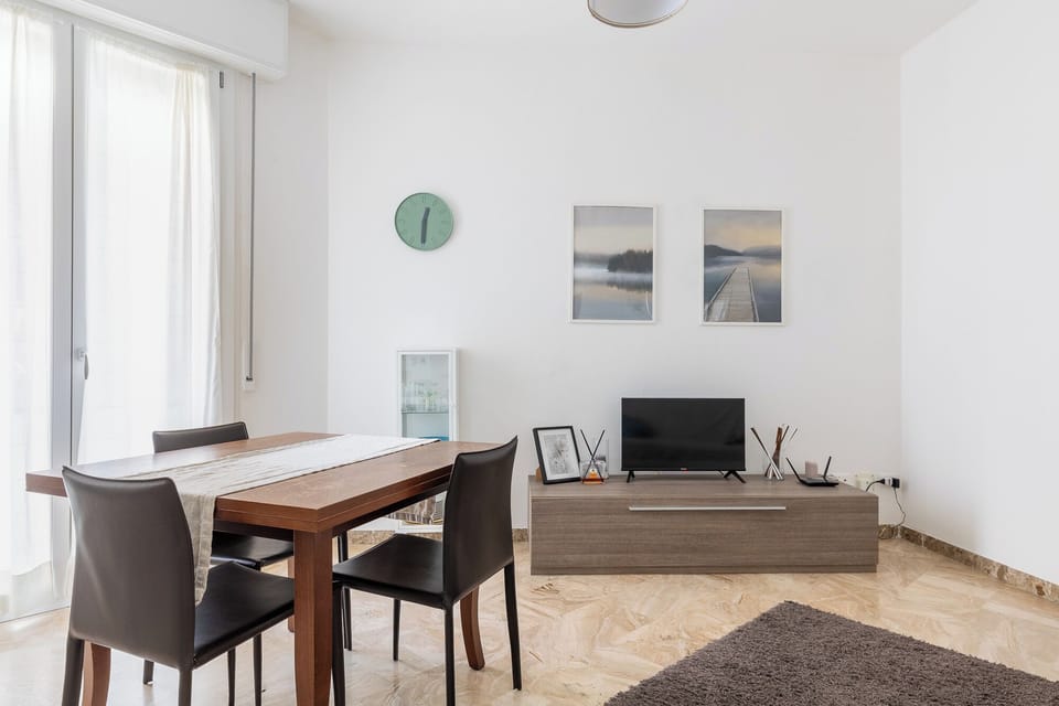 Apartment, 2 Bedrooms | Living area | 30-inch TV with satellite channels