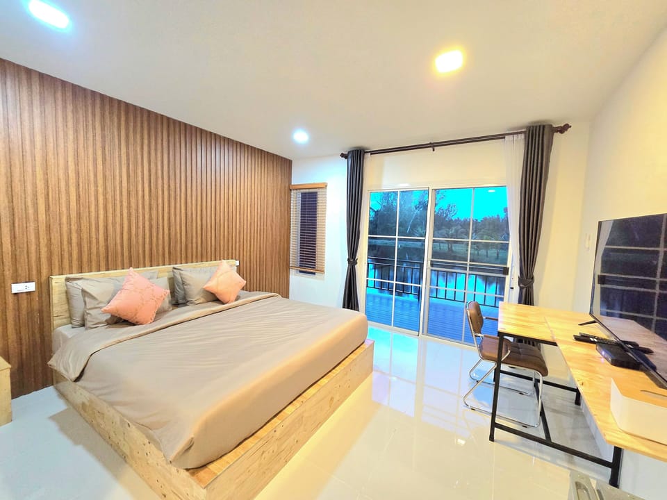 Garden Room | Desk, WiFi (free), bed sheets