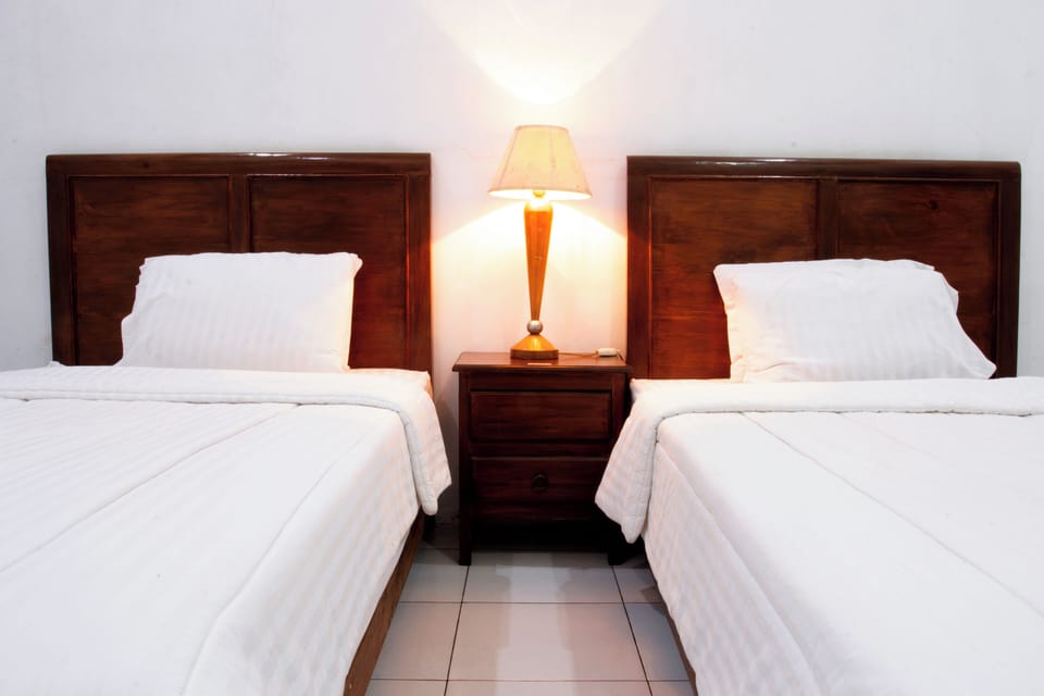 Standard Single Room | Desk, bed sheets