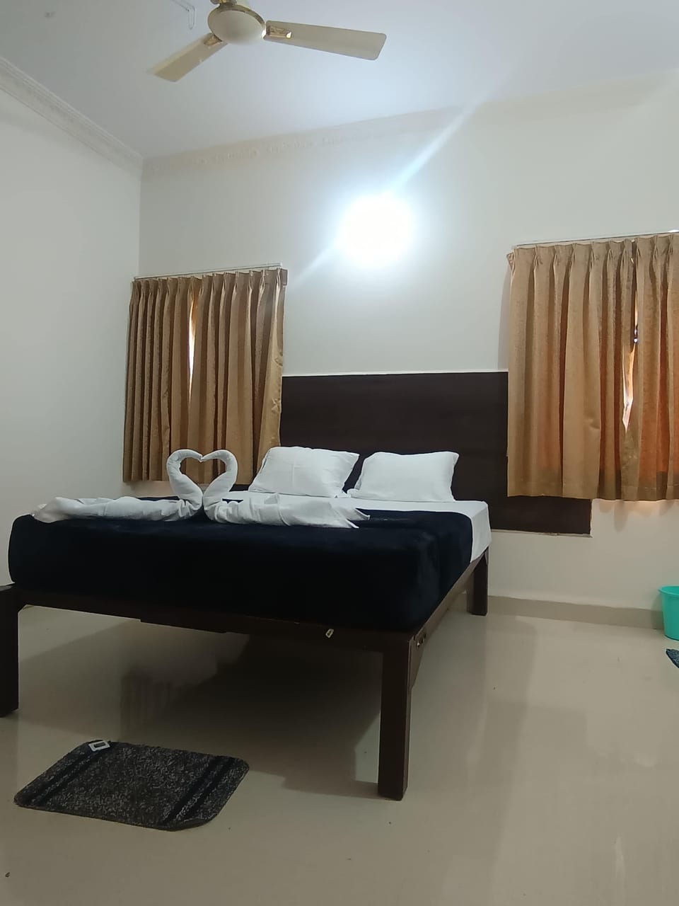 Deluxe Double Room | Desk, laptop workspace, free WiFi