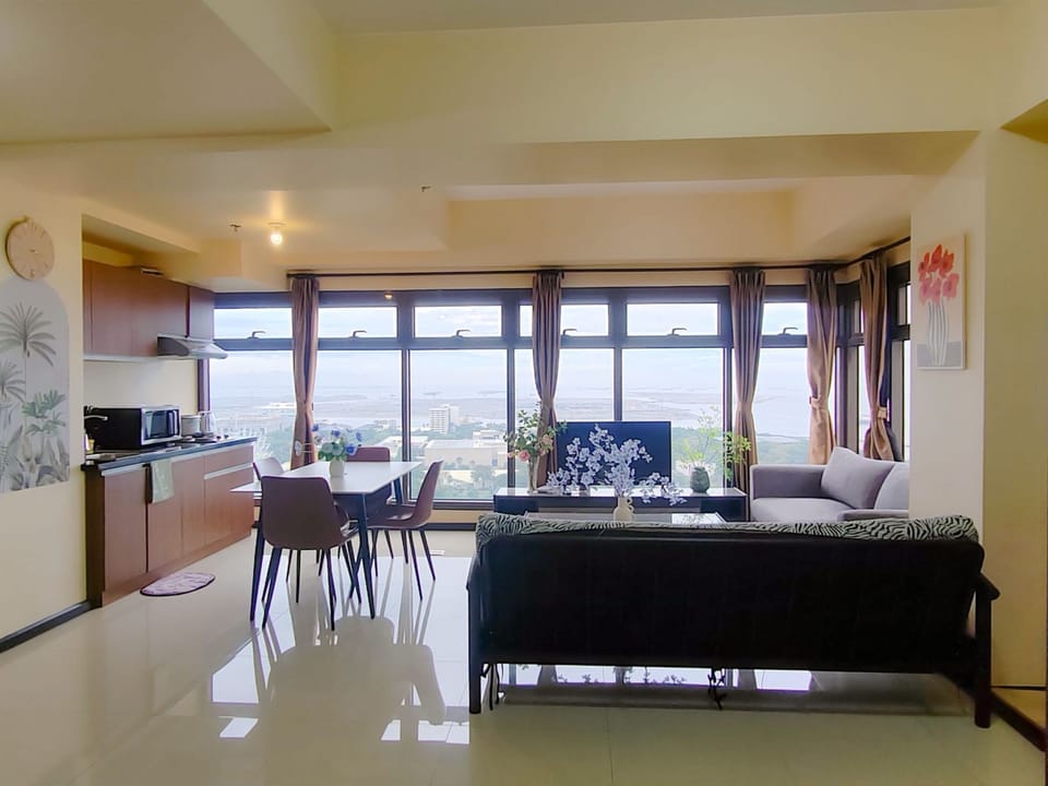 Signature Condo, 1 Bedroom, Non Smoking, Kitchen | Living room | 30-inch flat-screen TV with digital channels