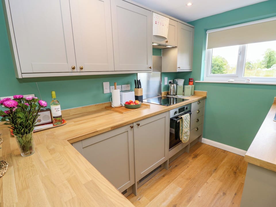 Dishwasher, cookware/dishes/utensils