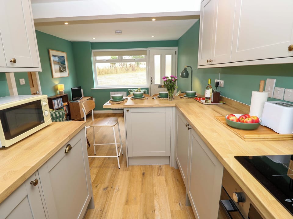 Dishwasher, cookware/dishes/utensils