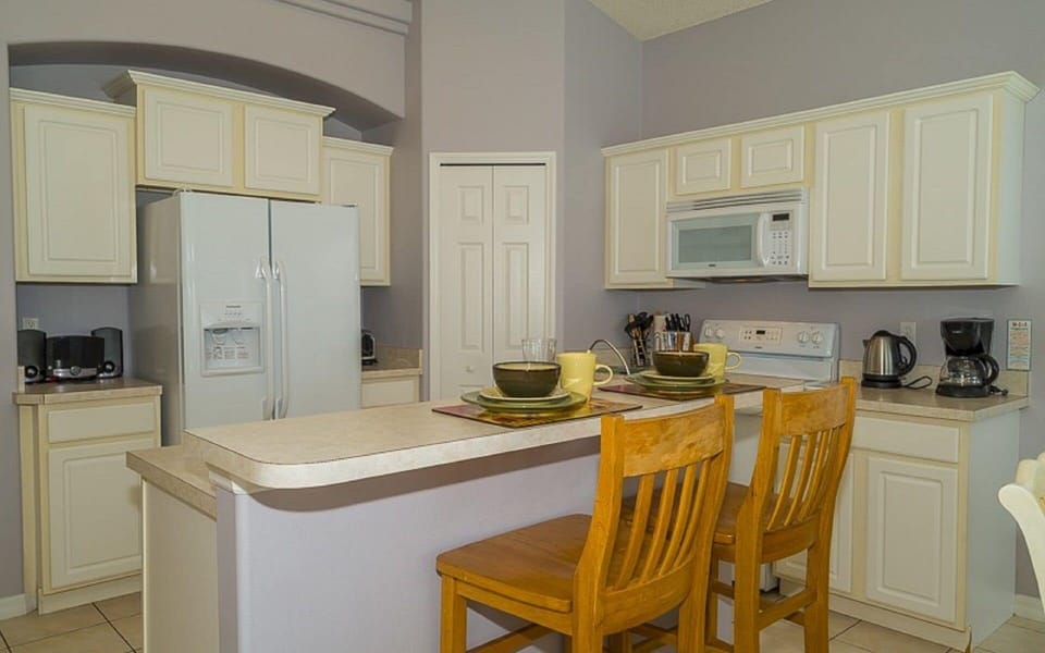 House, 4 Bedrooms, Private Pool | Private kitchen | Full-size fridge, microwave, oven, stovetop