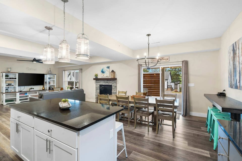 House, Multiple Beds, Hot Tub, Garden View (Pineapple Bungalow) | Dining