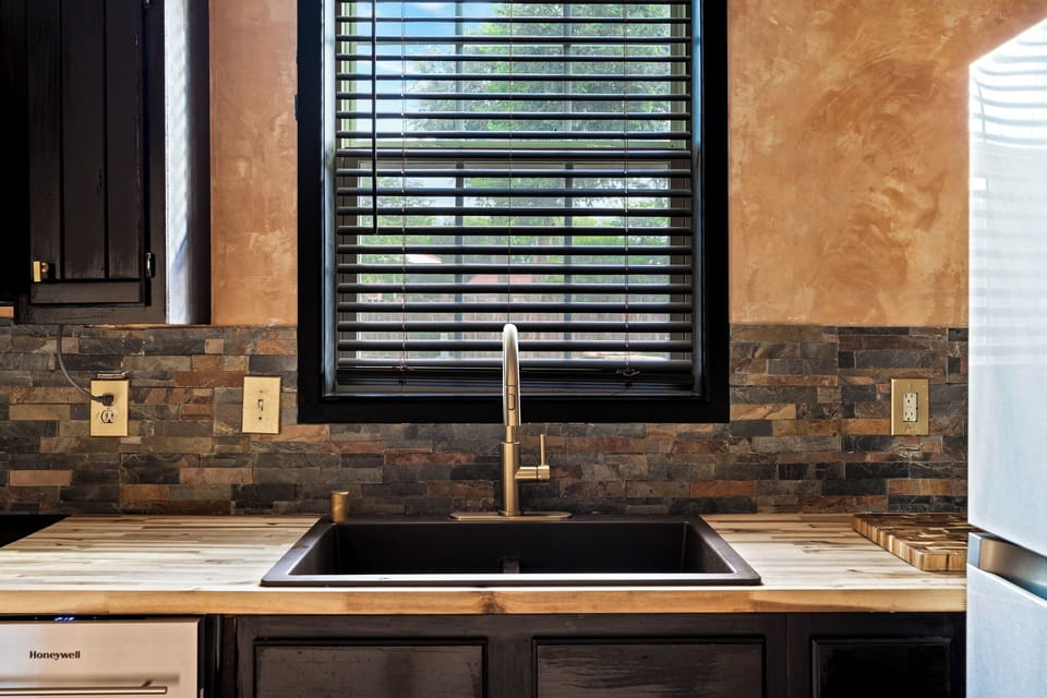 Condo, 2 Bedrooms, Non Smoking, Mountain View | Private kitchen