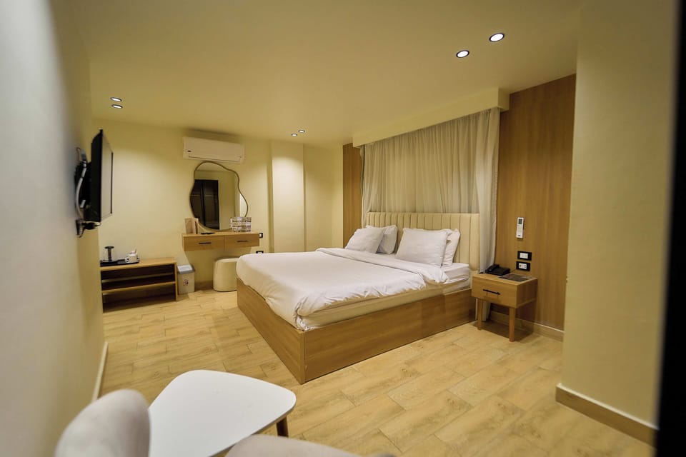 Deluxe Double Room | Premium bedding, down comforters, pillowtop beds, minibar