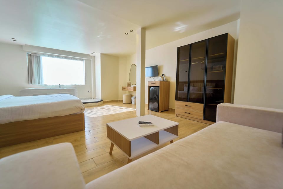 Deluxe Suite with Jacuzzi with Panoramic Pyramids View | Living area | 39-inch TV with satellite channels, fireplace, Netflix