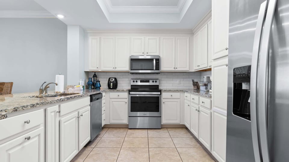 Condo, Multiple Beds, Balcony, Ocean View (Phoenix OB 1505) | Private kitchen | Fridge, microwave, oven, stovetop
