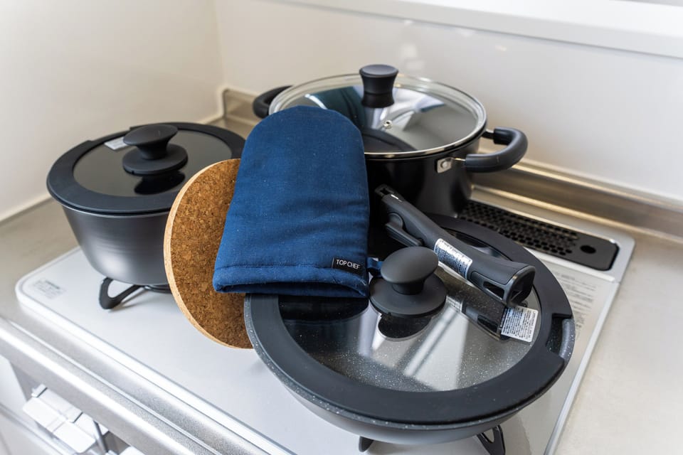 Fridge, microwave, stovetop, electric kettle