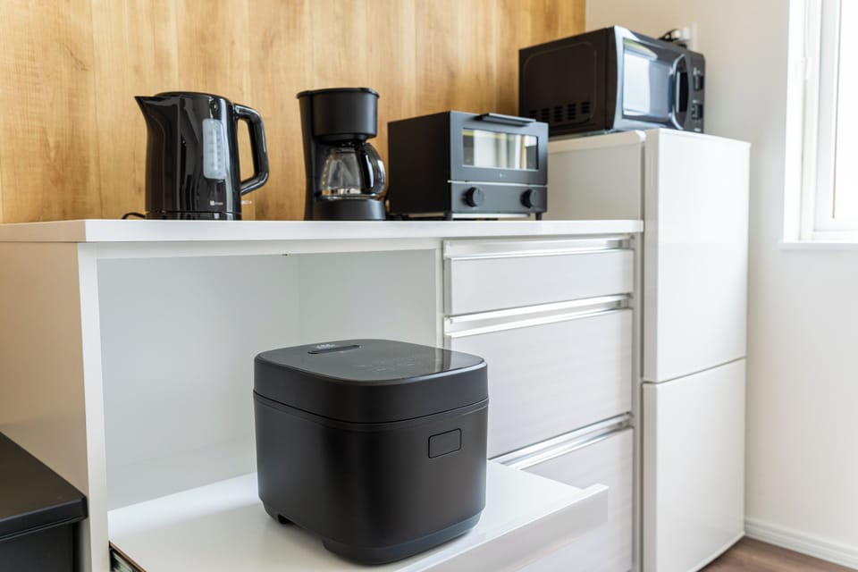 Fridge, microwave, stovetop, electric kettle