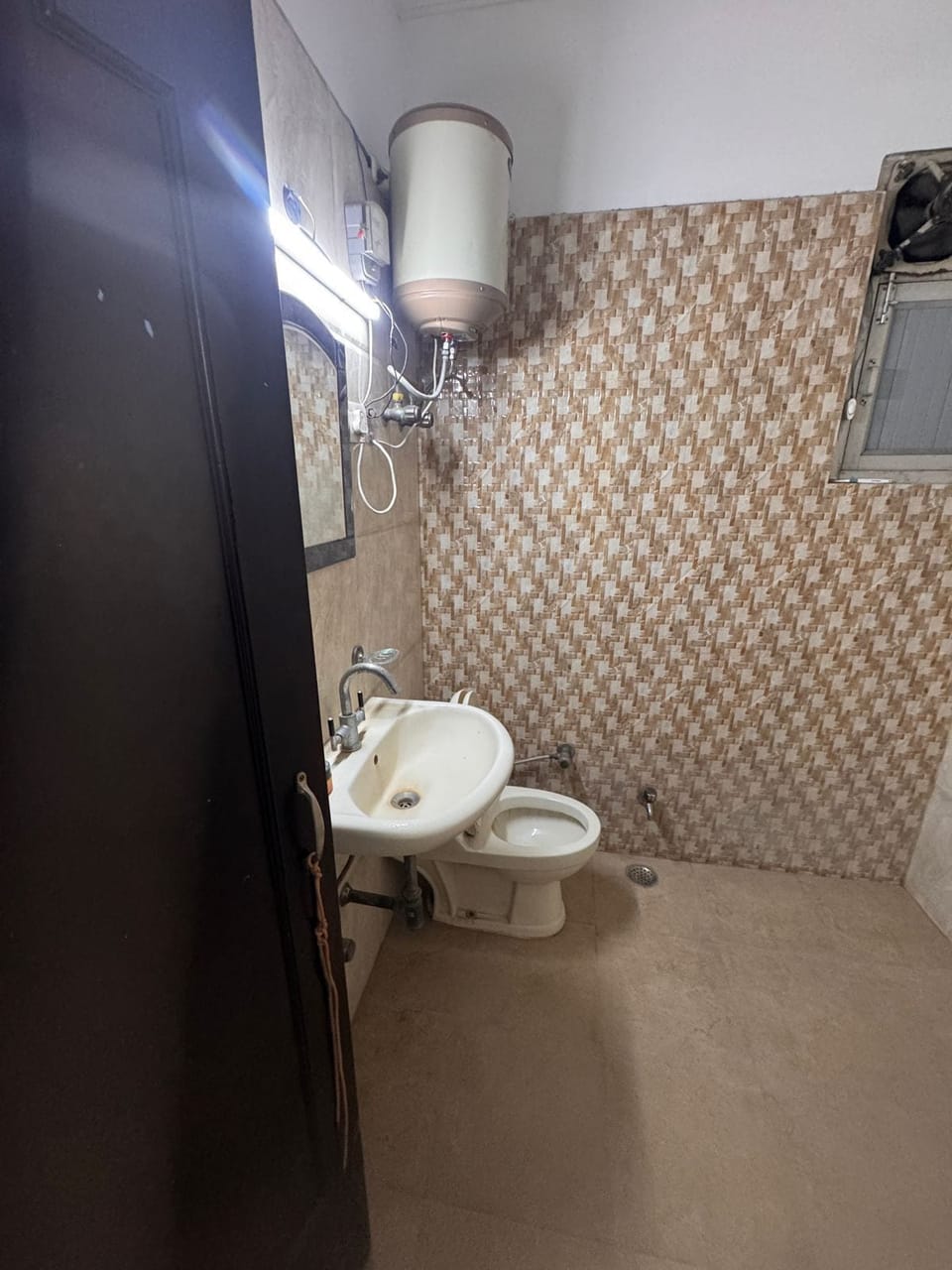 Apartment, Non Smoking, Air conditioning | Bathroom | Free toiletries, towels, soap