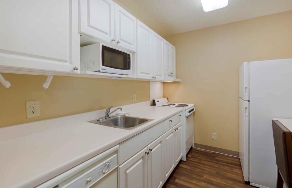 Fridge, microwave, stovetop