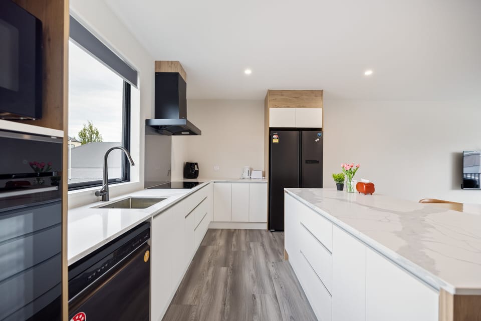 Townhome, 3 Bedrooms, City View | Private kitchen | Full-size fridge, microwave, oven, stovetop