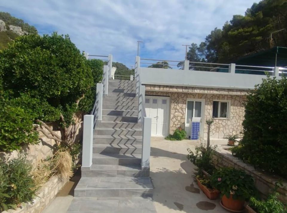 House (Four Bedroom Holiday Home With Terrac) | Exterior