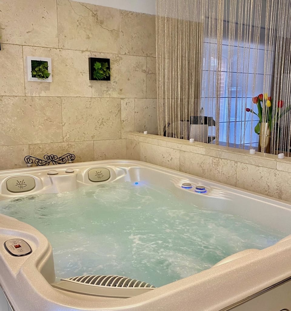 LE PRIEURE Bed and Breakfast in Occitanie