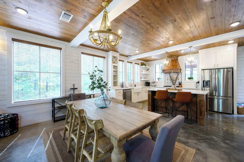Cabin, Multiple Beds, Hot Tub, Garden View (Sugarberry Farm) | Dining