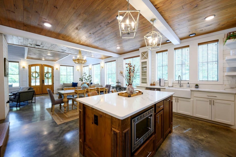 Cabin, Multiple Beds, Hot Tub, Garden View (Sugarberry Farm) | Interior