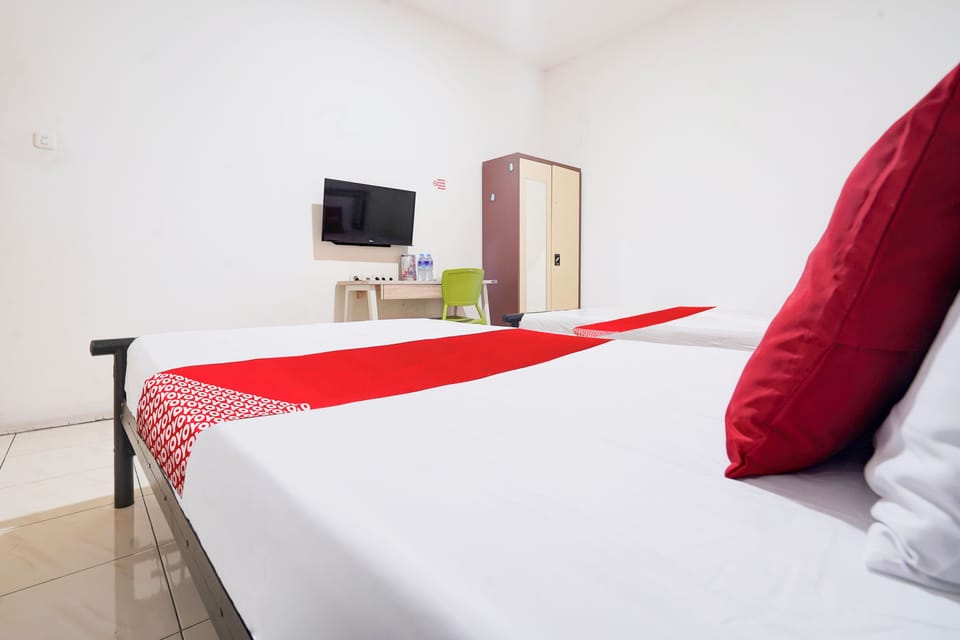 WiFi (free), bed sheets