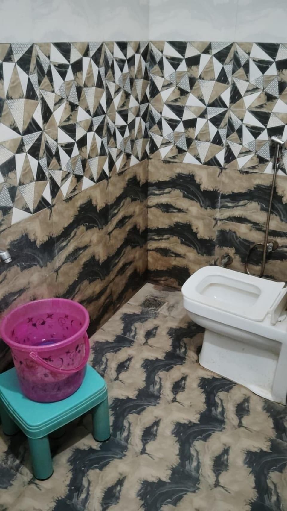 Luxury Room | Bathroom | Shower, free toiletries, towels, soap