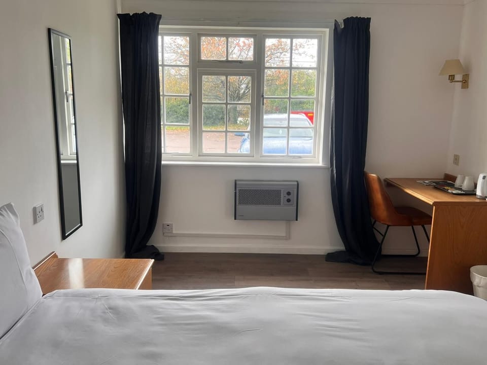 Comfort Double Room | Desk, iron/ironing board, free WiFi