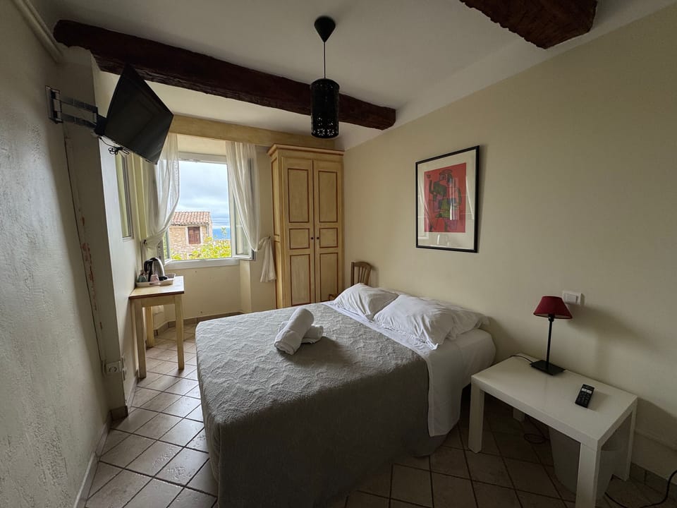 Comfort Double Room, City View | Free WiFi, bed sheets