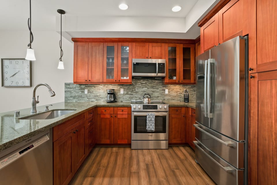 Condo, 2 Bedrooms | Private kitchen | Fridge, oven, coffee/tea maker, toaster