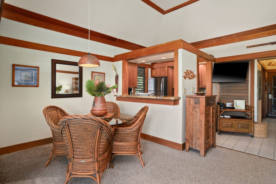 Condo, 1 Bedroom | Dining