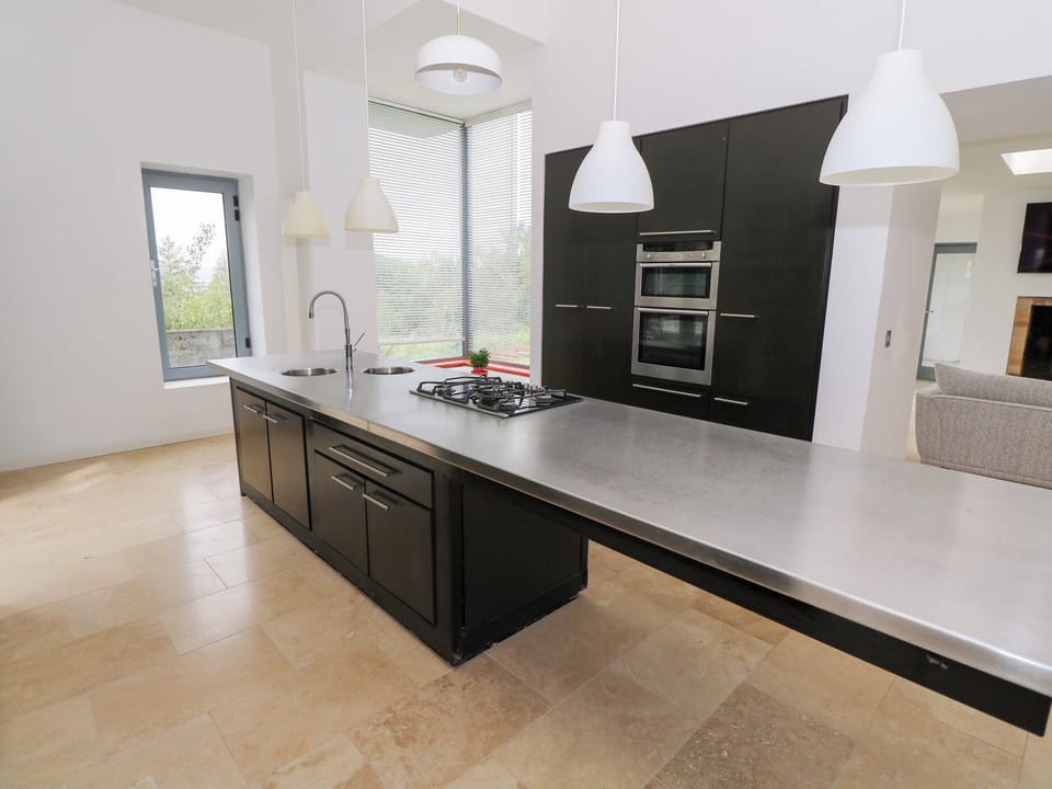 Microwave, dishwasher, cookware/dishes/utensils