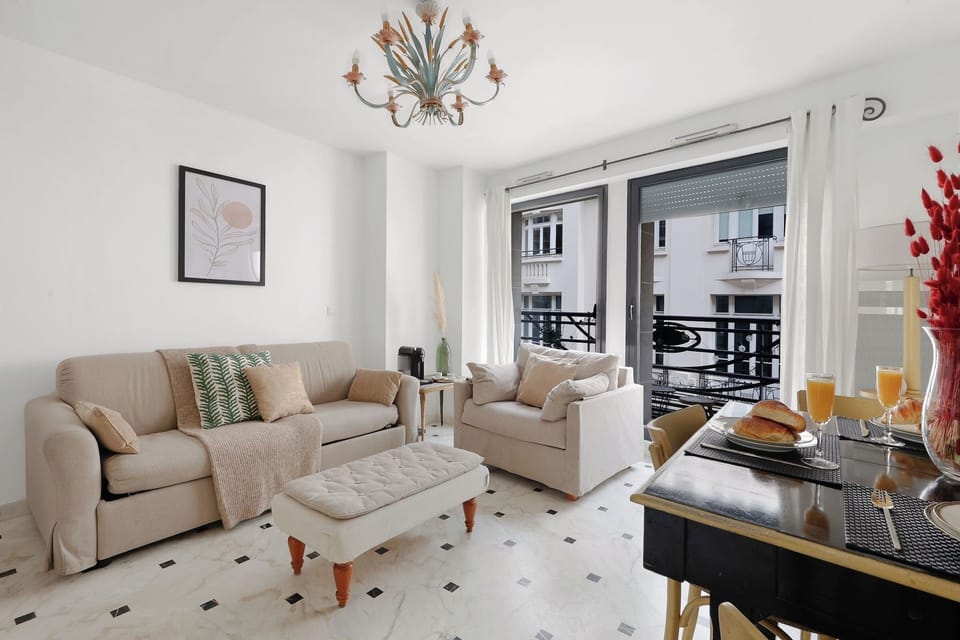 City Apartment, 2 Bedrooms, Non Smoking | Living area | 40-inch Smart TV with satellite channels