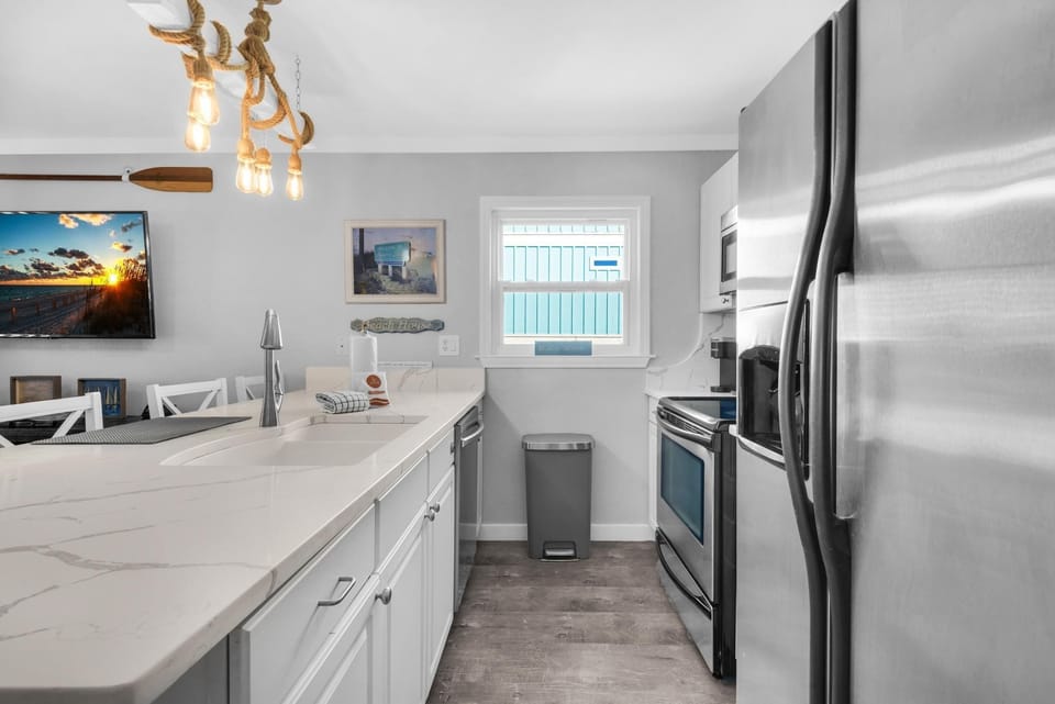 House, 1 King Bed with Sofa bed (Mardi's Cozy Townhouse) | Private kitchen | Oven, toaster, spices, reusable coffee/tea filters