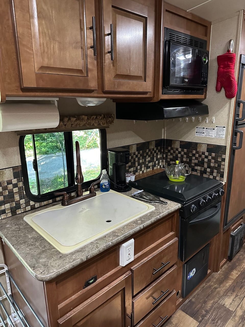 Standard Studio Suite, Non Smoking, Mountain View | In-room dining