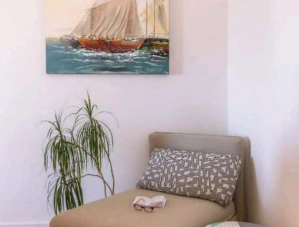 Apartment (Two-Bedroom Apartment With Sea View) | Living room
