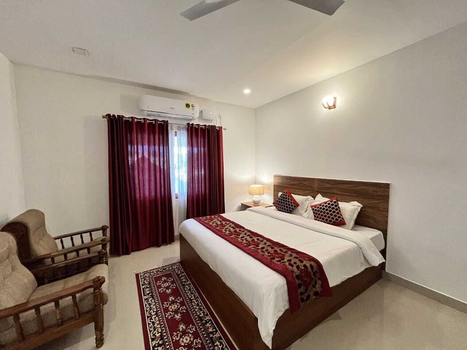 Deluxe Double Room | In-room safe, desk, blackout drapes, soundproofing