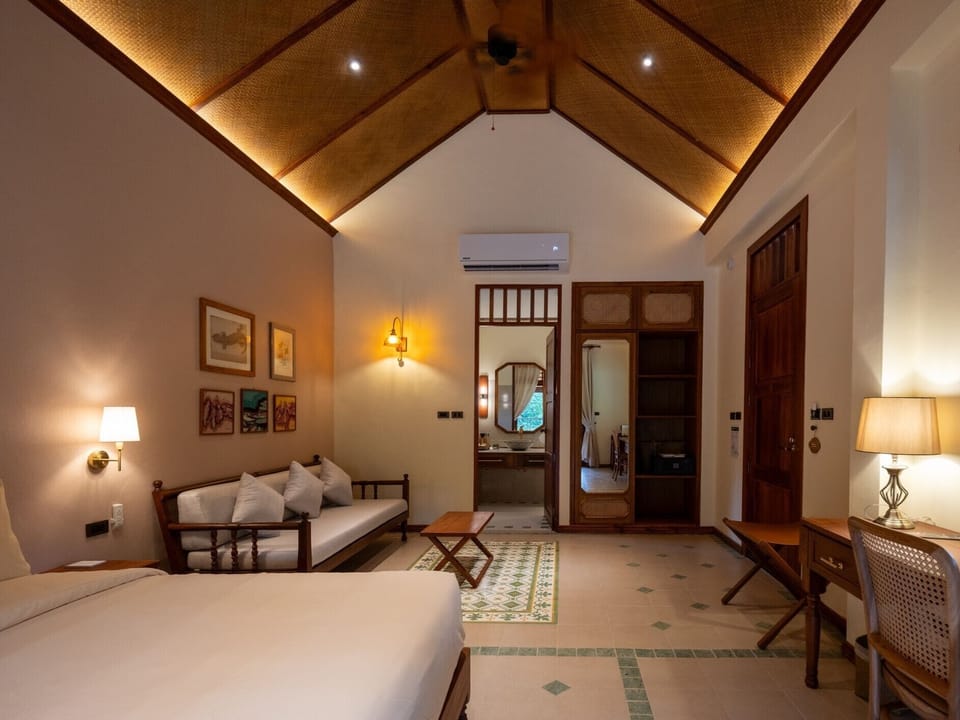 Riverside Villa - East | Living area