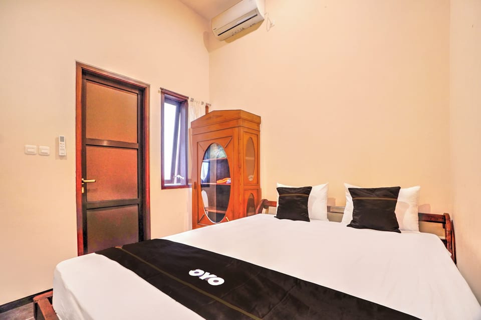 Standard Double Room | Free WiFi, bed sheets