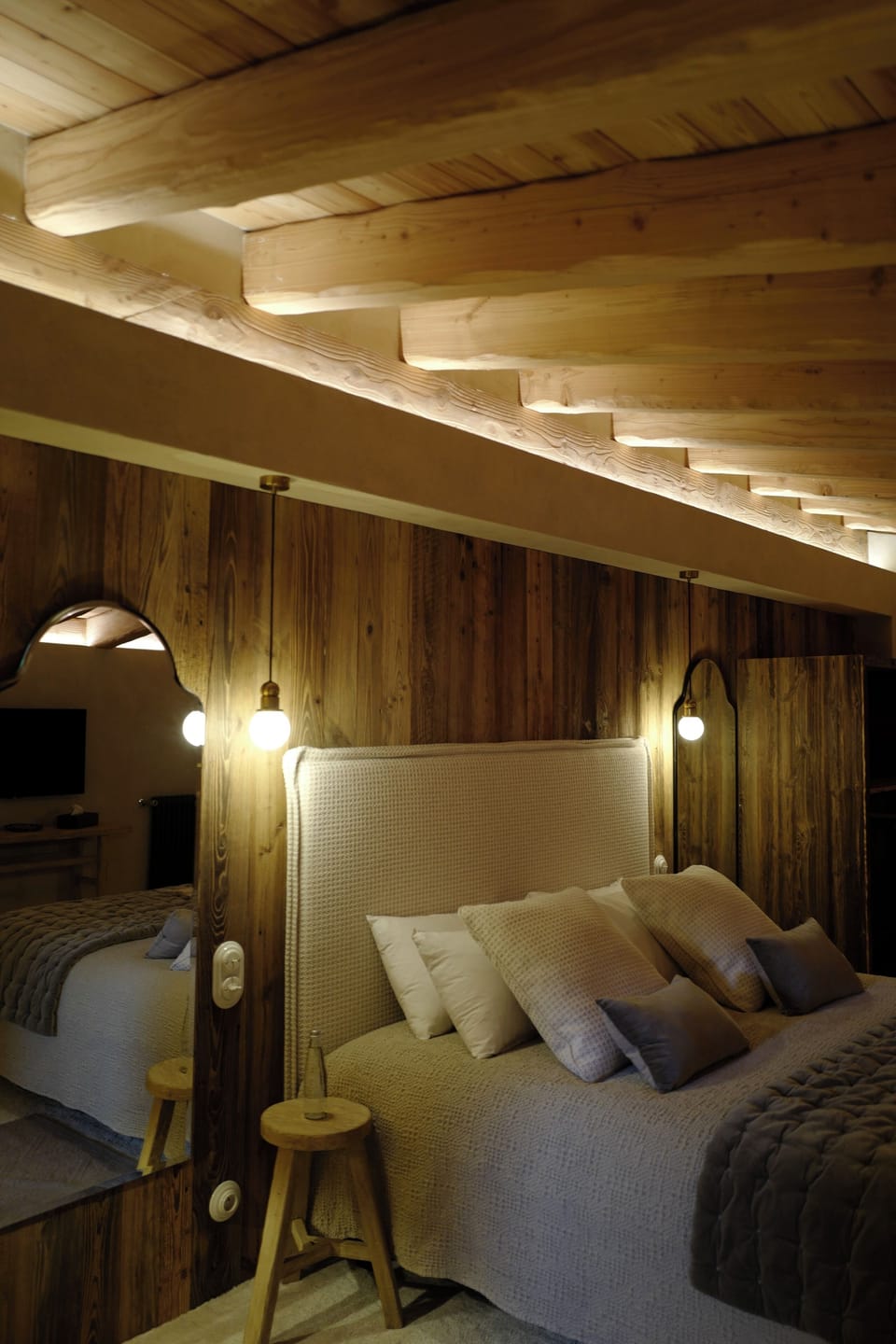 Room 5 | Minibar, in-room safe, blackout drapes, soundproofing