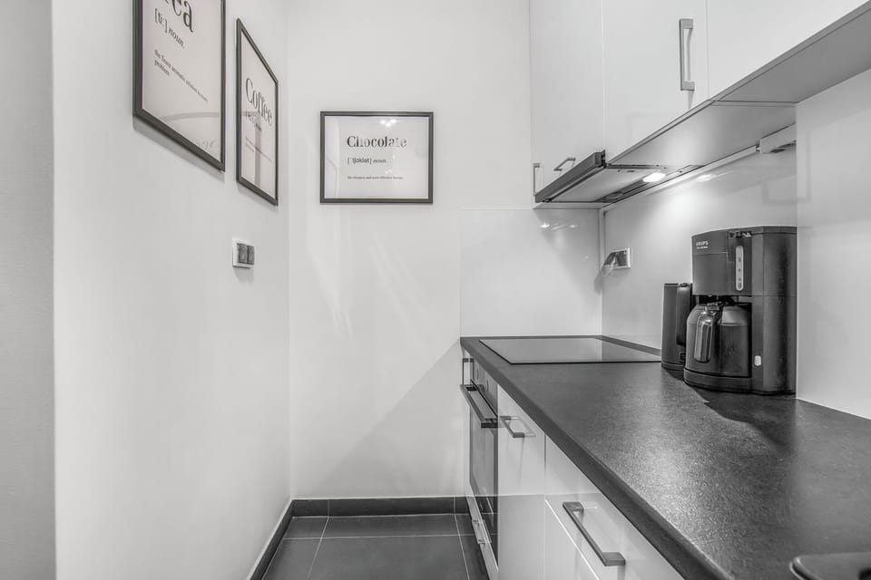 Studio (67) | Private kitchen | Fridge, stovetop, electric kettle, cookware/dishes/utensils