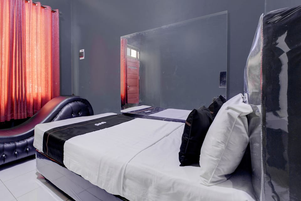 Deluxe Double Room | Free WiFi, bed sheets