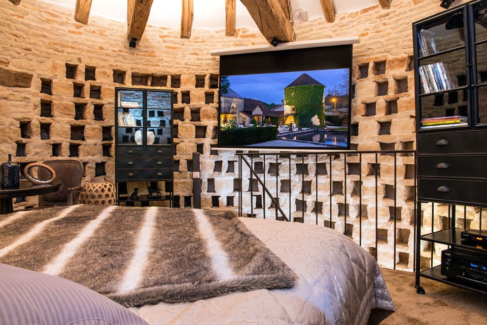 Le Pigeonnier  | In-room safe, individually decorated, desk, soundproofing