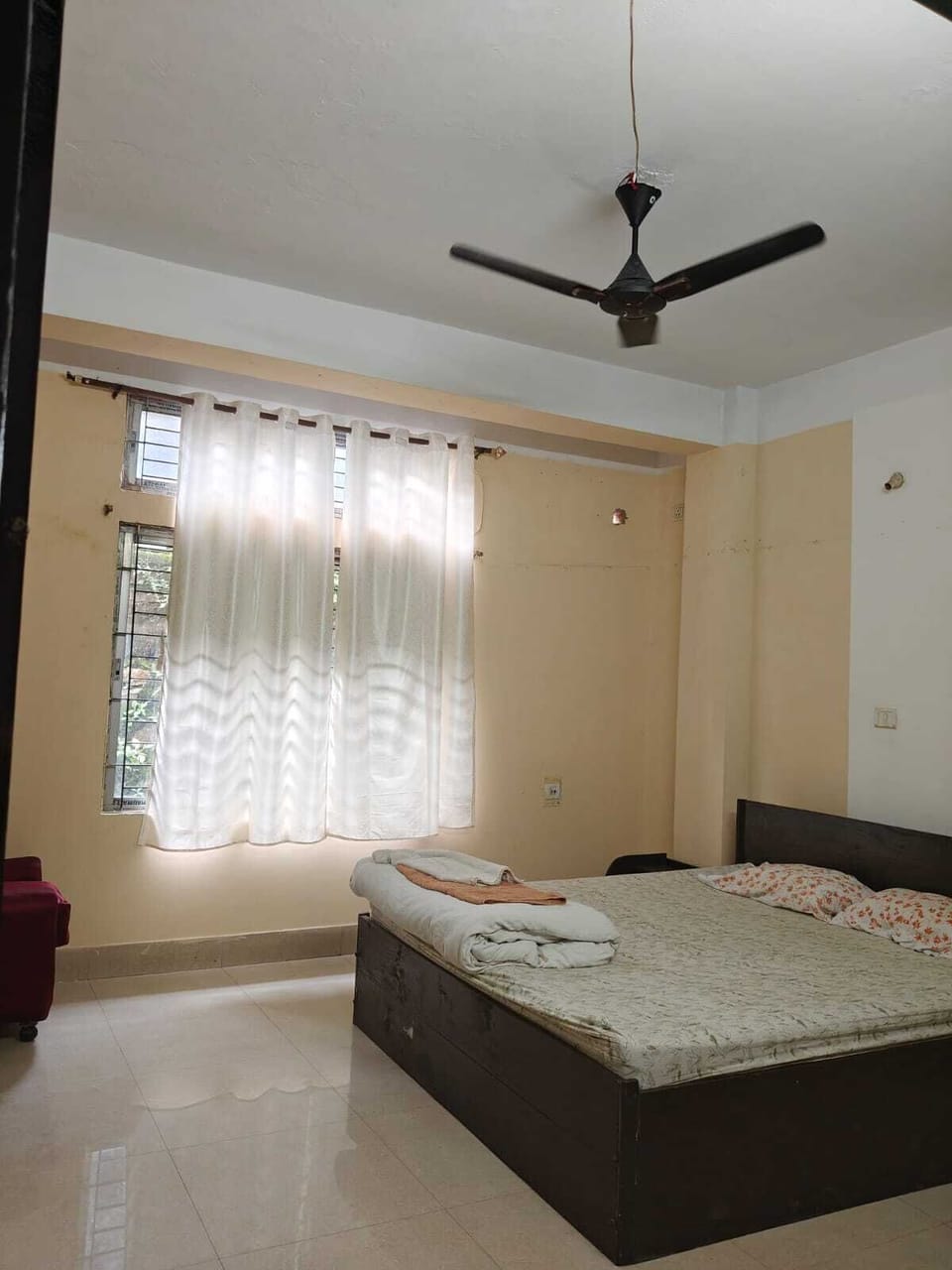 Rollaway beds, free WiFi, bed sheets