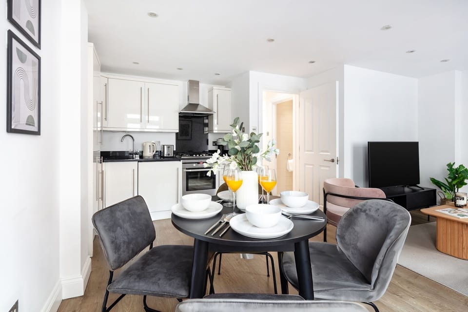 City Apartment, 1 Double Bed with Sofa bed, Non Smoking, City View | Living area | 40-inch Smart TV with satellite channels