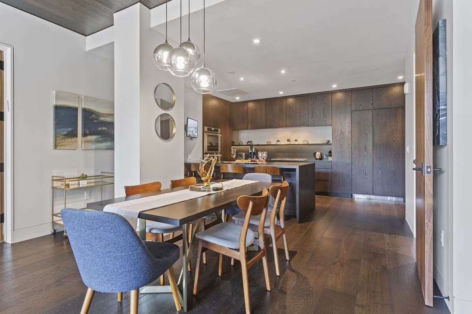 Condo, 2 Bedrooms | Dining