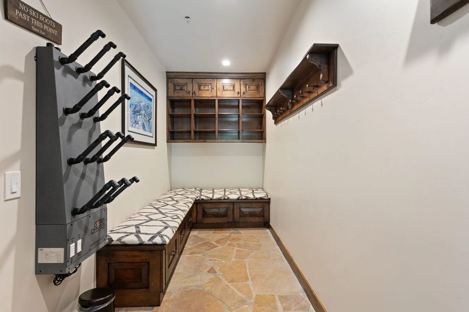Condo, 4 Bedrooms | Interior